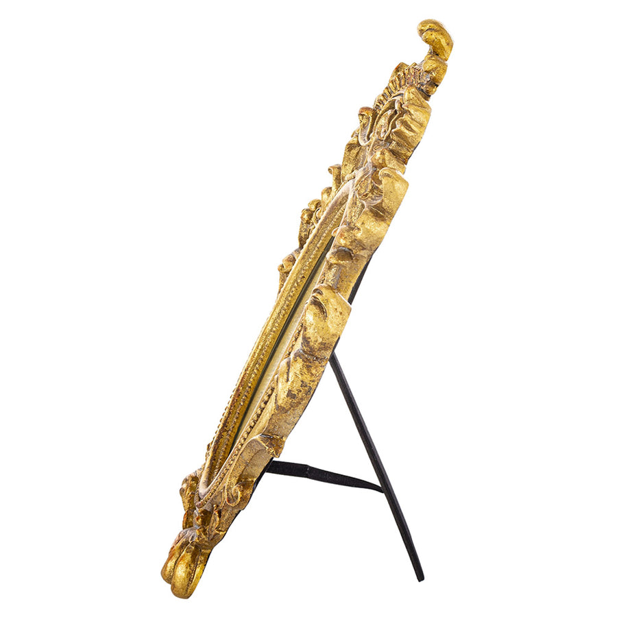 Barokkos levéldíszekkel díszített, antikot felületű, aranyszínű asztali fényképtartó képkeret.