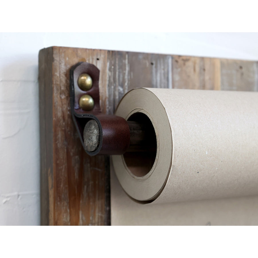 Natúrszínű, 70 grammos, 40 méter hosszú, felíró papírtekercs.