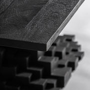 mangófa étkezőasztal részlet homokfúvott fekete felülettel