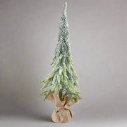 Zöld színű, jeges felületű, műfenyő dekoráció.