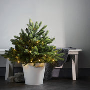 PINE 75 cm-es LED-es dekor műfenyő fehér kaspóban beltéri karácsonyi dekorációként