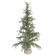 Chic Antique PINE 150 cm-es havas dekor műfenyő tobozokkal és jutával borított talppal, fehér háttér előtt
