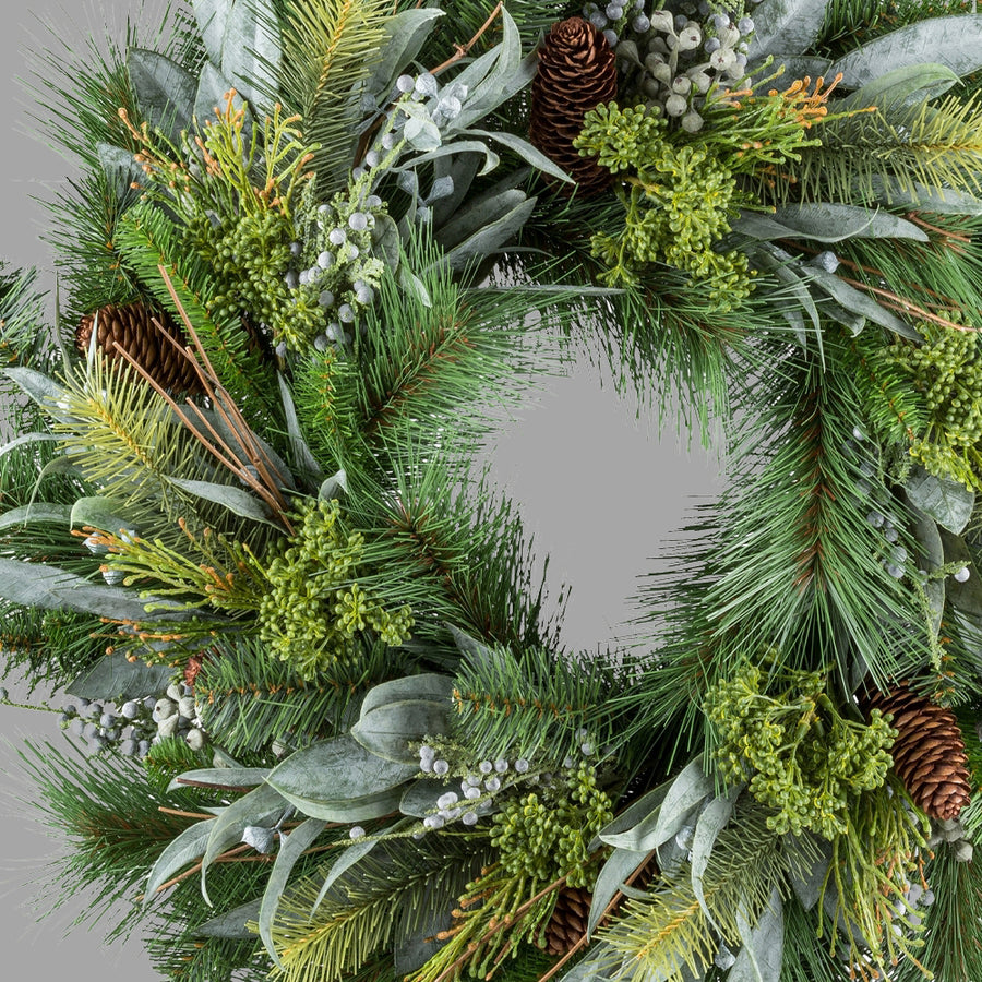 Zöld színű, mű fenyő mix koszorú.