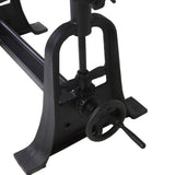 Állítható magasságú fém lábazat és mechanika részlete loft stílusú asztalon