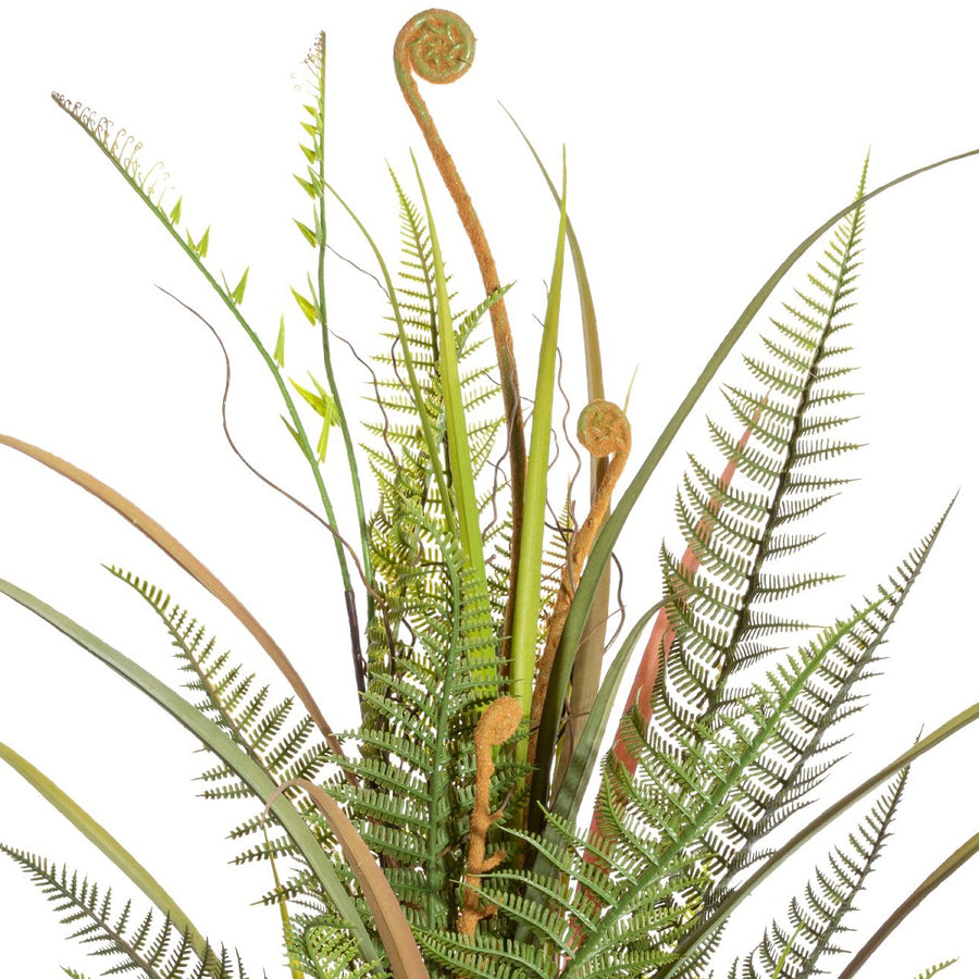 Zöld páfrány és díszfű levelek részletgazdag, élethű megjelenéssel.