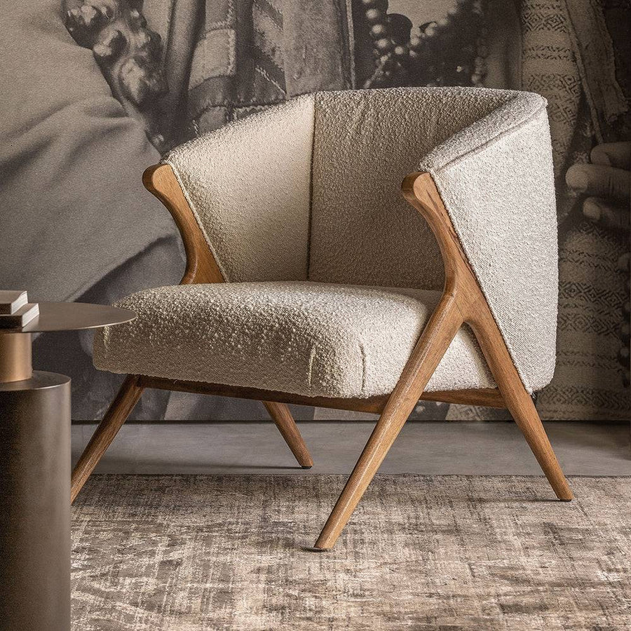 Prati buklé fotel nappali környezetben, modern enteriőrben elhelyezve.