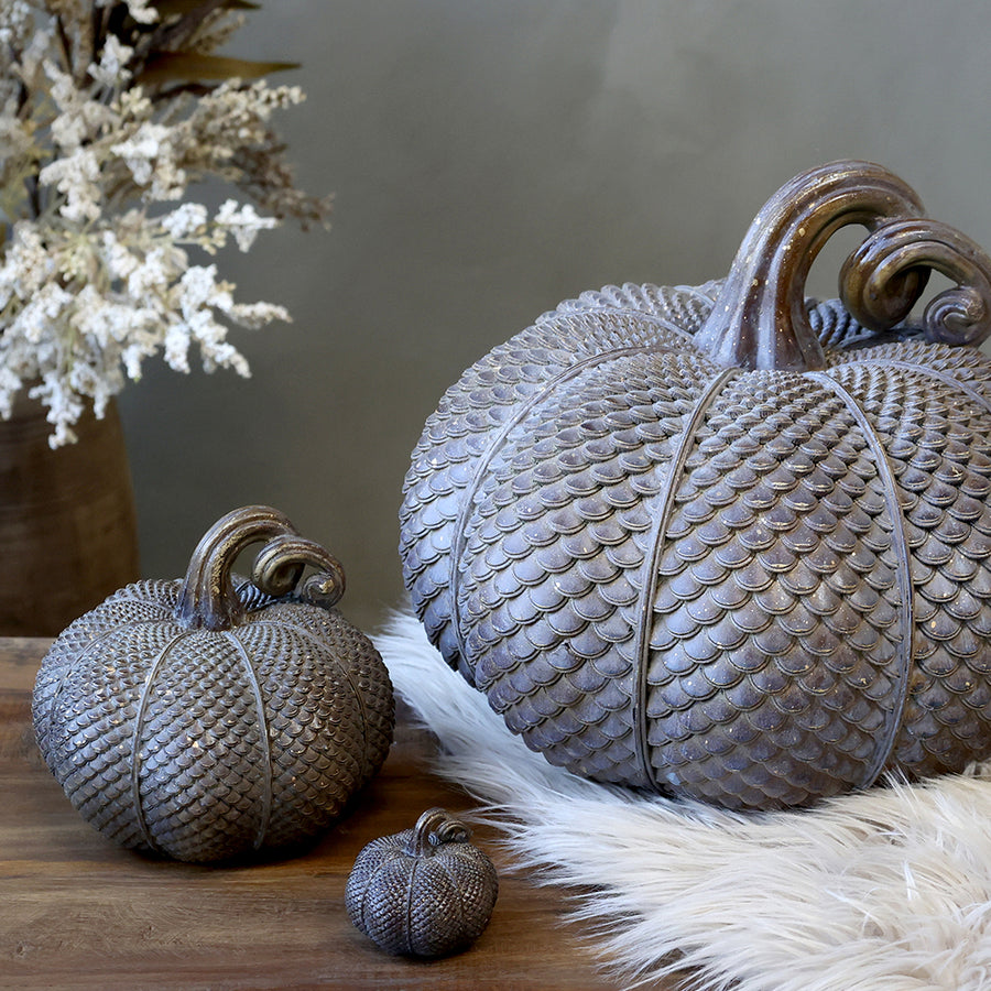 Antik mokkaszínű,&nbsp;dísztök dekoráció.