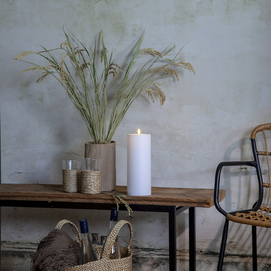 Fehér színű, kültéri LED oszlopgyertya.