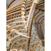 Növényi rattanból készült, vintage stílusú, kézműves függőfotel.