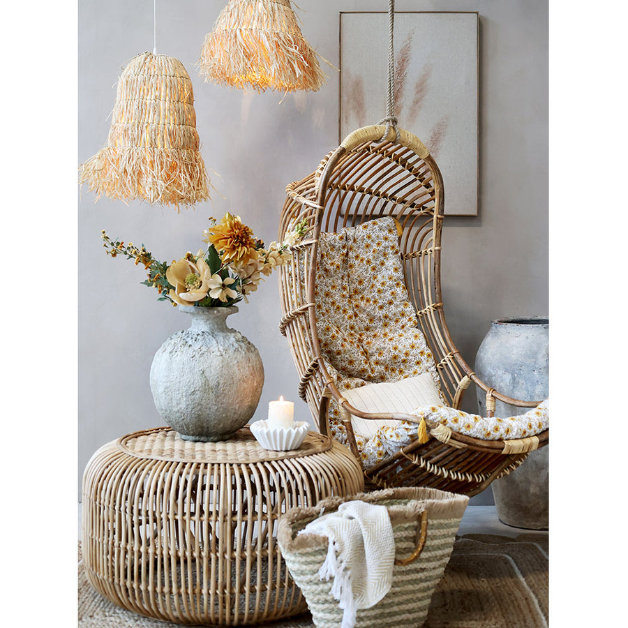 Növényi rattanból készült, vintage stílusú, kézműves függőfotel.