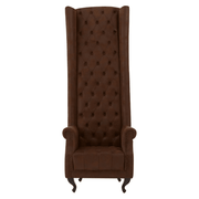 Rozsdabarna színű műbőrrel kárpitozott, trónszerű statement fotel.