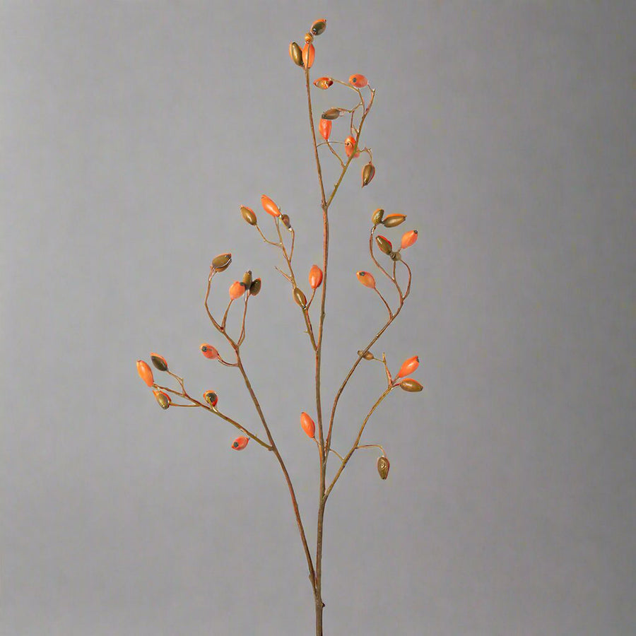 Narancssárga színű, mű csipkebogyó ág.