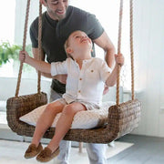 Rattan hinta használat közben gyermekkel