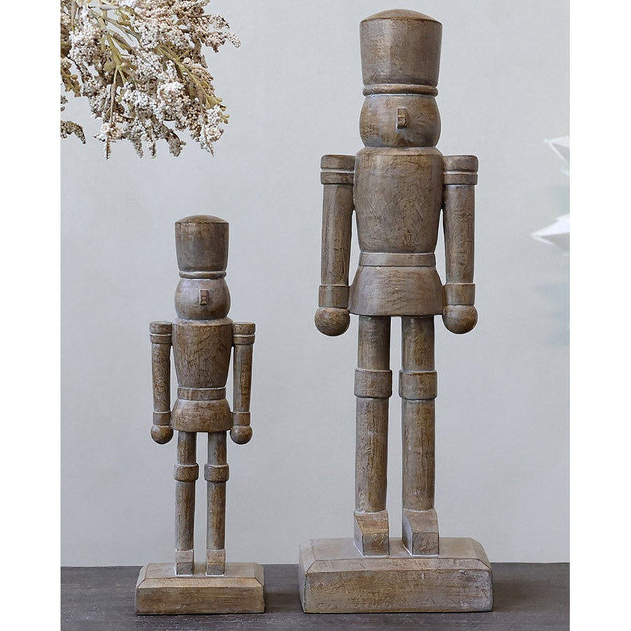 Natúr színű, fa hatású karácsonyi diótörő figura.