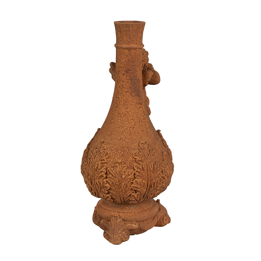 Rozsdabarna színű, antikolt felületű, angyal figurás gyertyatartó.