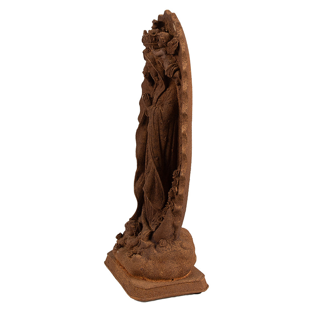 Rozsdabarna színű, antikolt felületű Madonna figura.