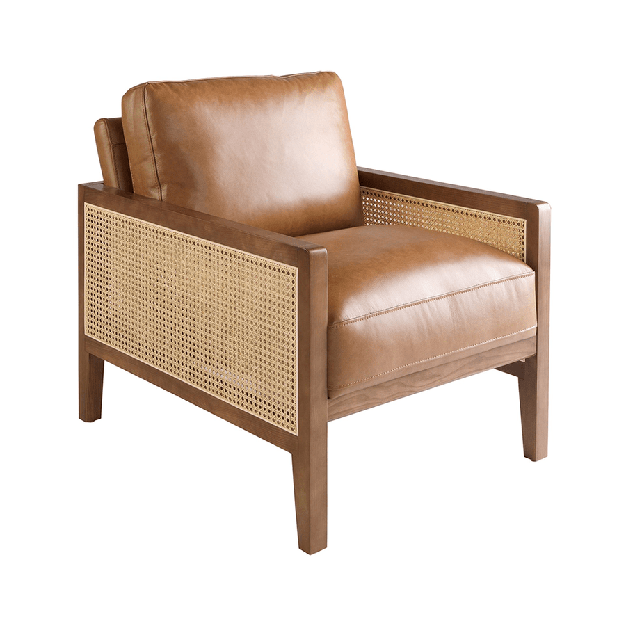 Konyakbarna színű marhabőrrel kárpitozott, rattanbetétes design fotel.