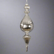 Karcsú, elegáns ezüst üveg jégcsap dísz bordázott felülettel.