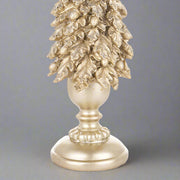 Aranyszínű, karácsonyi dekorációs fenyő kúp.