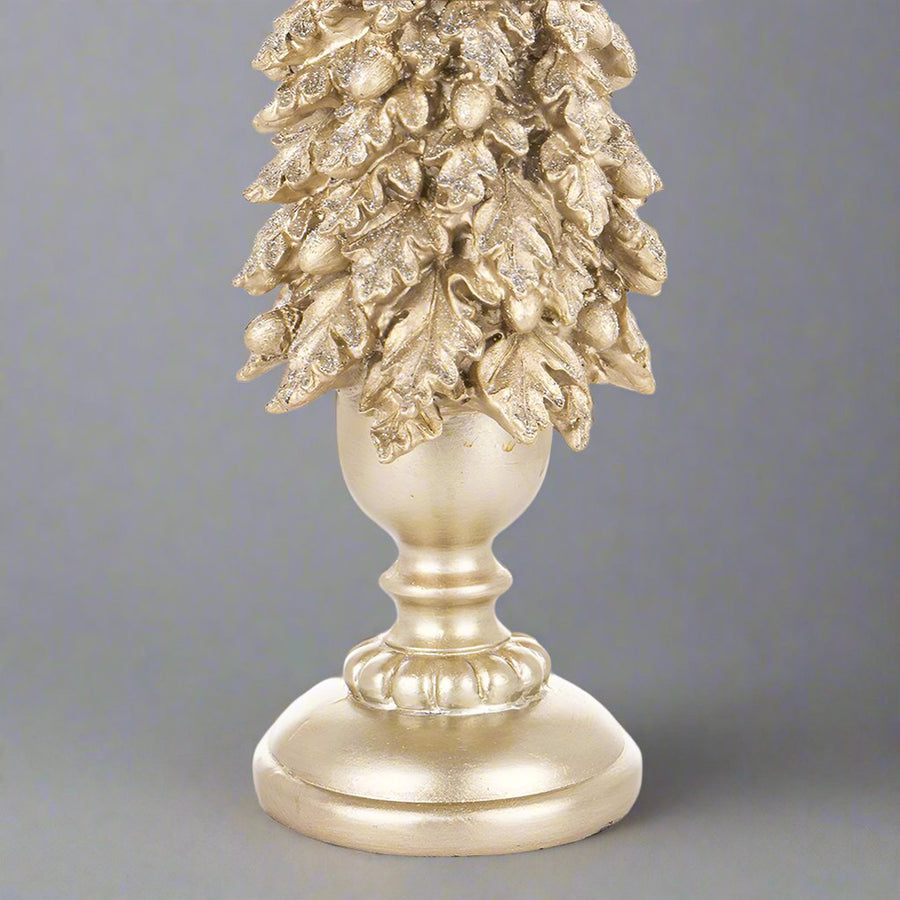 Aranyszínű, karácsonyi dekorációs fenyő kúp.