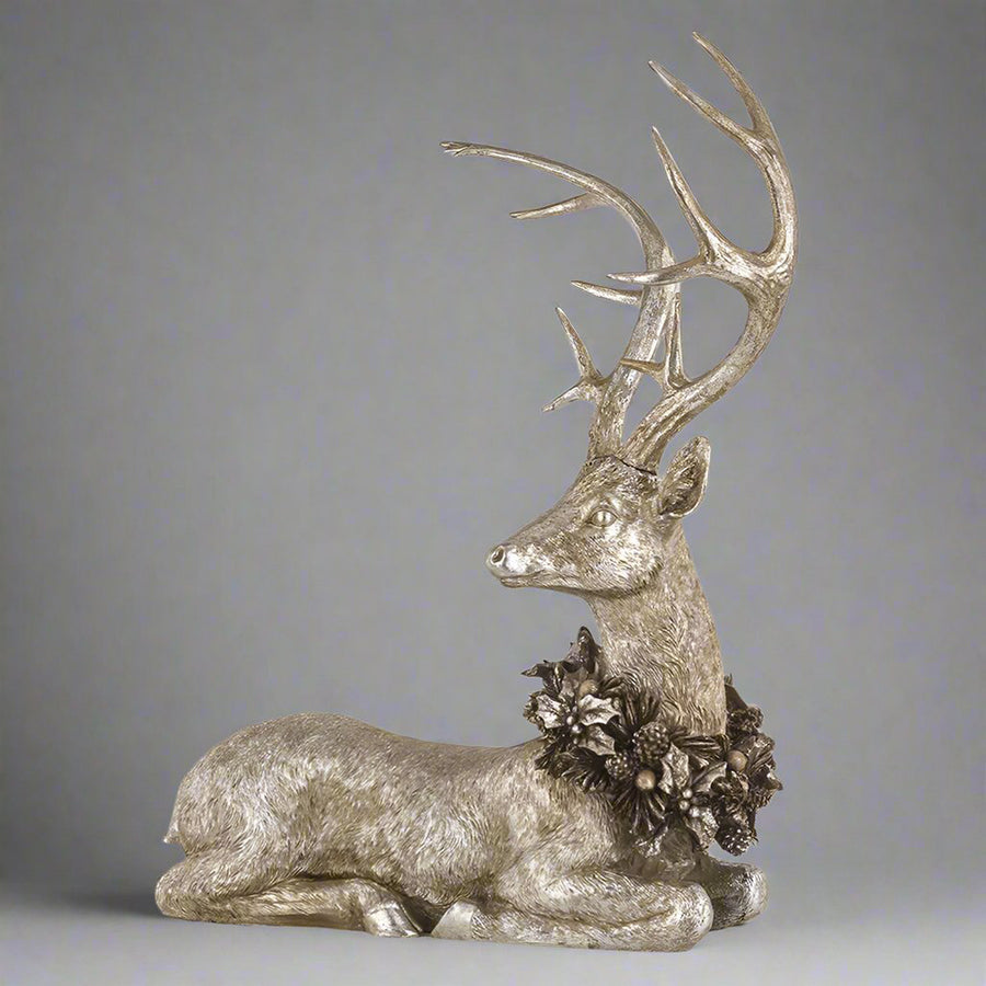 Pezsgőszínű karácsonyi szarvas figura.