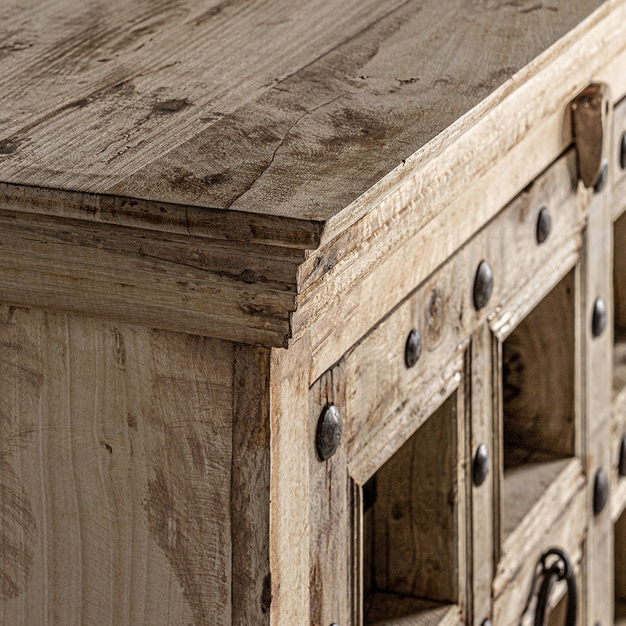 Orientál ihletésű, natúr színű, újrahasznosított natúr mangófából készült, 4 ajtós rusztikus tálaló.