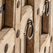 Orientál ihletésű, natúr színű, újrahasznosított natúr mangófából készült, 4 ajtós rusztikus tálaló.