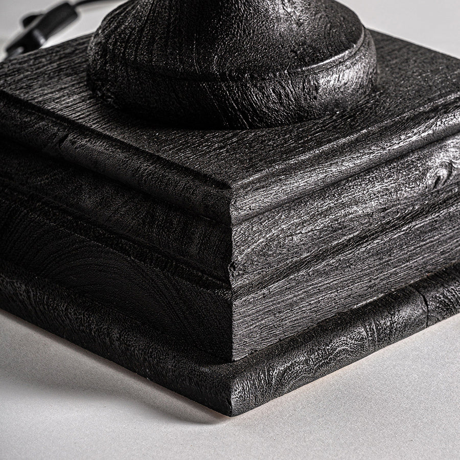 Koloniál stílusú, mangófából faragott, fekete, nagy méretű asztali lámpa.