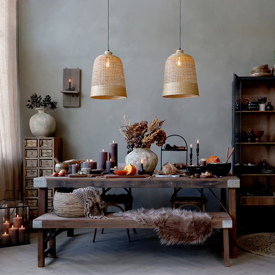 Sorghum magvas mű ág meleg színvilágú lakberendezési környezetben