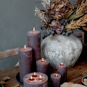 Borostyán tónusú Sorghum mű ág asztali dekorációban