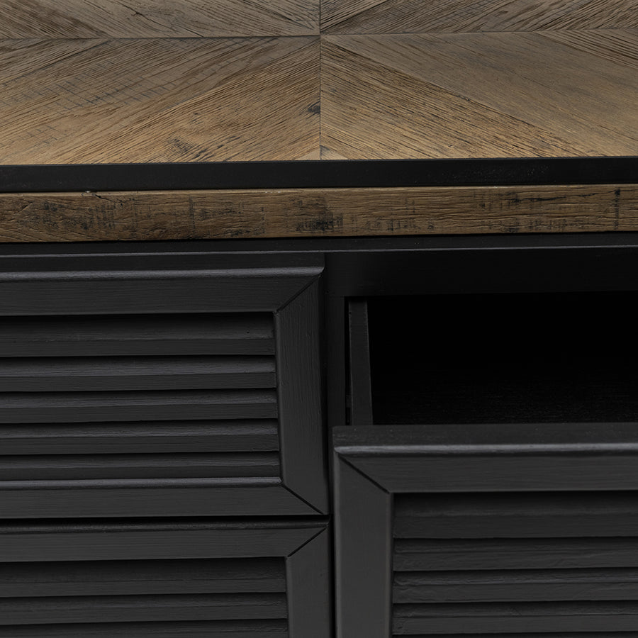 Lamellás fekete szekrényajtó részlet tölgyfa felső lappal