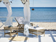 Antikszürke színű, műrattan kerti kisasztal.