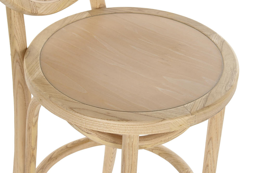 Thonet ihletésű, natúr színű, lakkozott felületű szilfából készült, mediterrán stílusú, formatervezett bárszék.