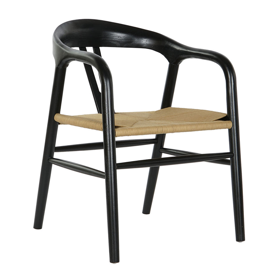 Fekete színű, formatervezett karosszék.