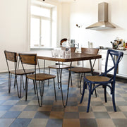 Kék színű, thonet jellegű étkezőszék.