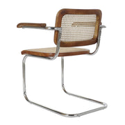 Modern fémvázas, barna színű, rattan betétes karosszék.