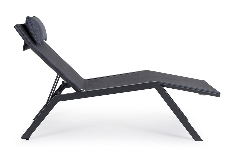 Grafitszürke színű napozóágy.