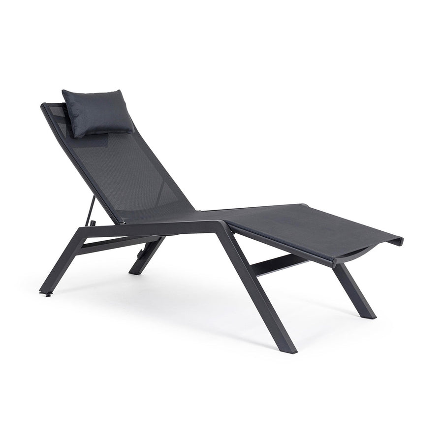 Grafitszürke színű napozóágy.
