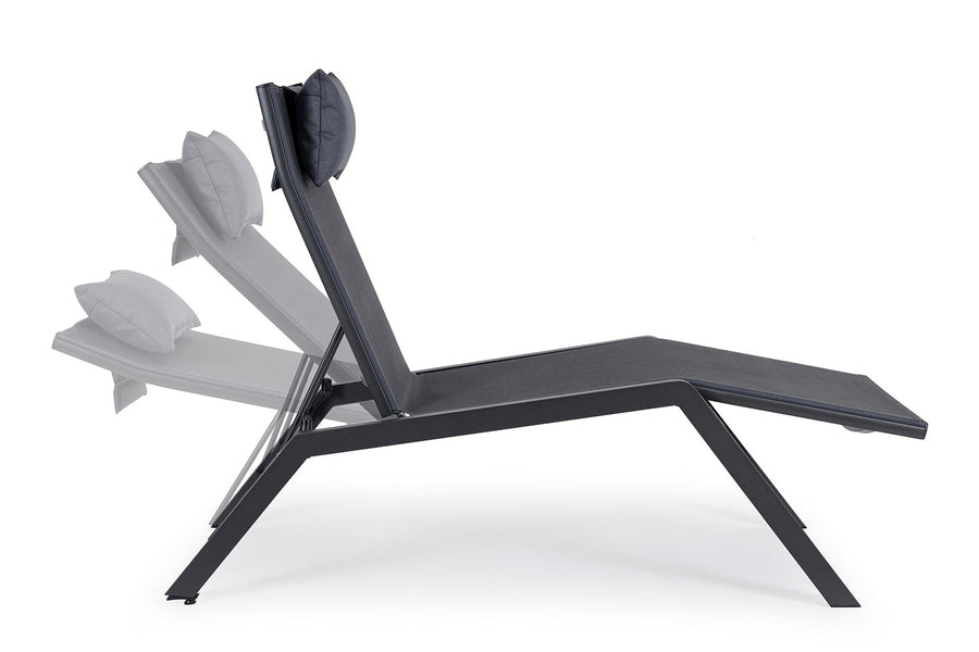 Grafitszürke színű napozóágy.