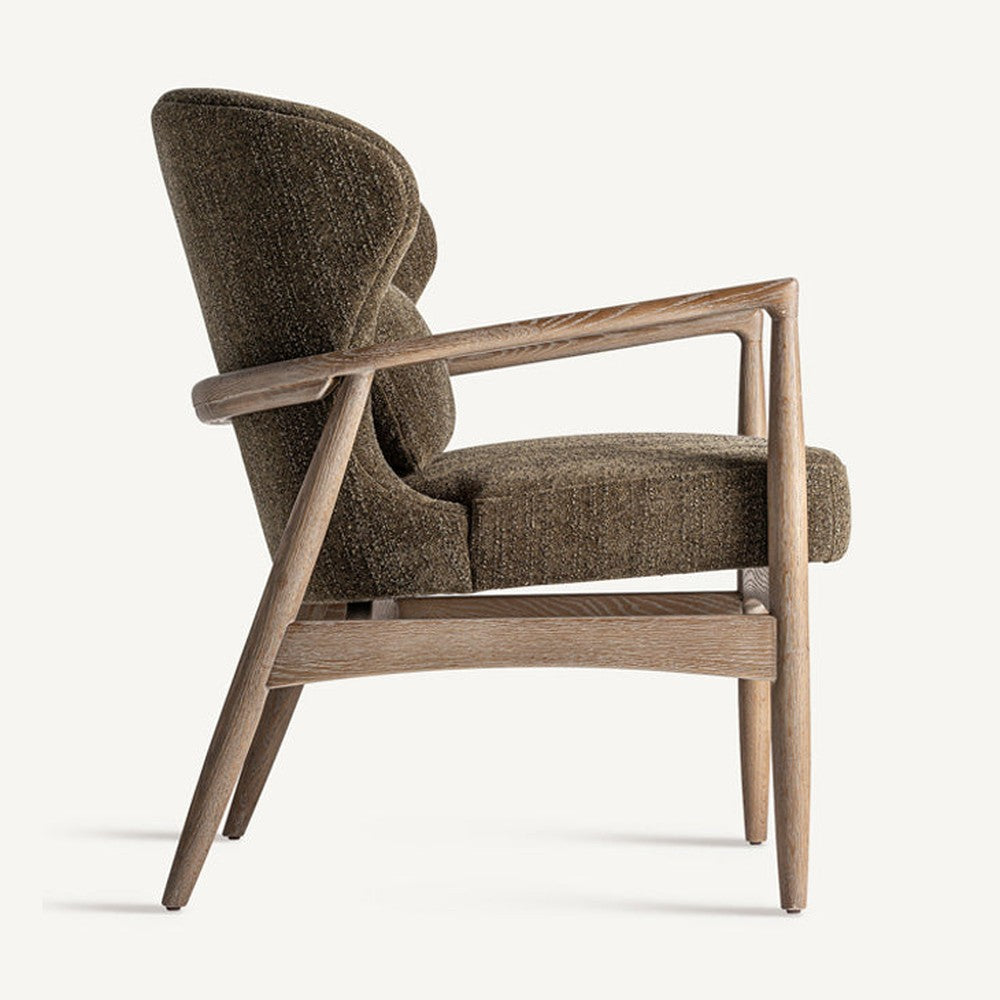 Kortárs stílusú, finoman antikolt felületű kőrisfából készült, khakiszínű szövettel kárpitozott, formatervezett design fotel.