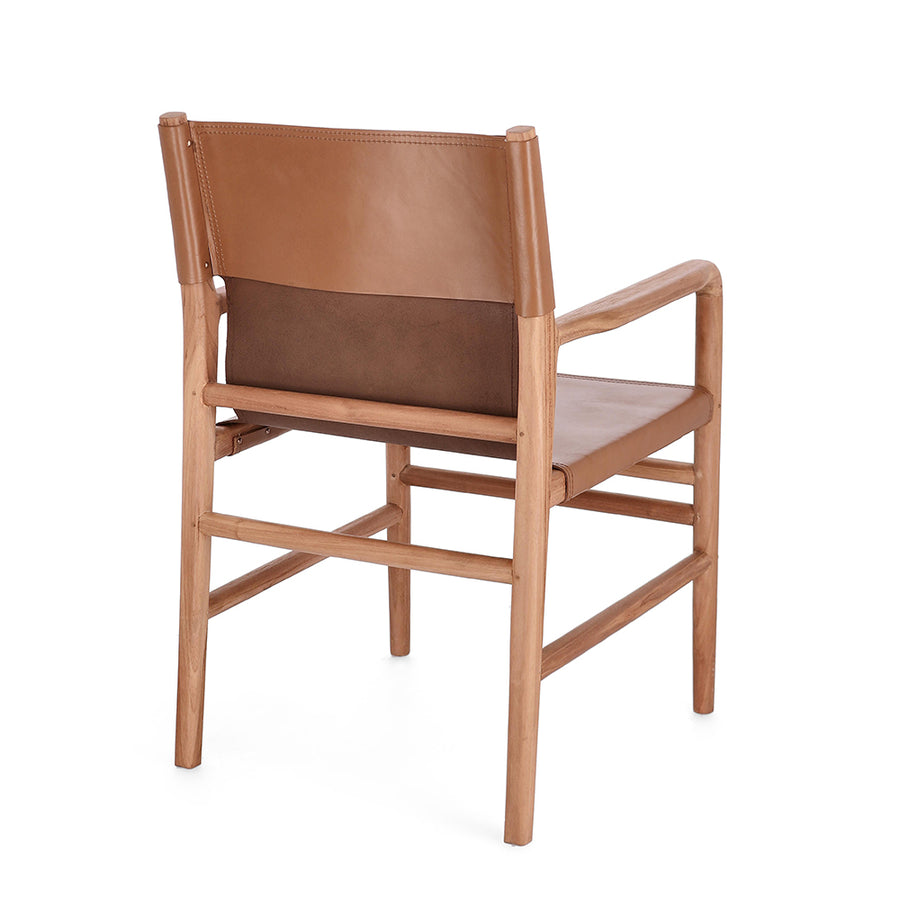 Teakfából és konyakszínű valódi bőrből készült, kortárs stílusú dizájn karosszék.