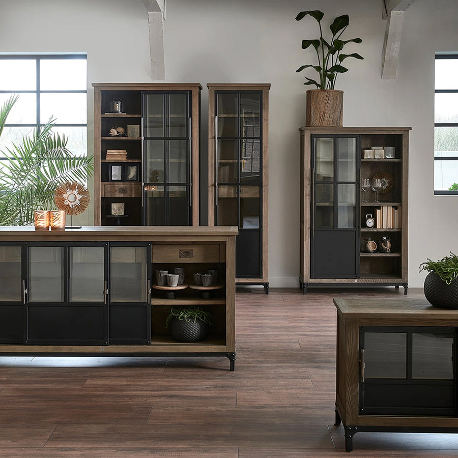 Hoxton kollekció vitrinszekrény és tálaló együtt loft enteriőrben