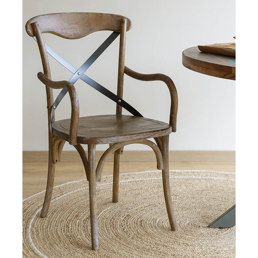 Thonet ihletésű, barna színű, x háttámlájú , tölgyfa karosszék.