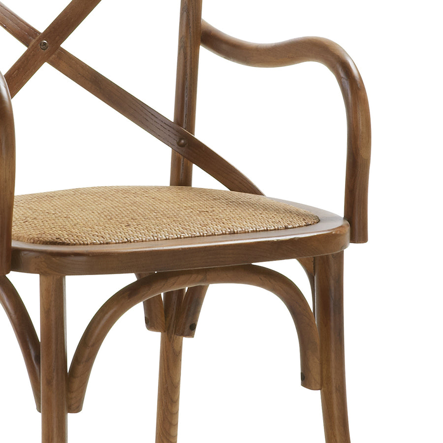 Thonet ihletésű, barna színű, tölgyfából és rattanból készült karosszék.