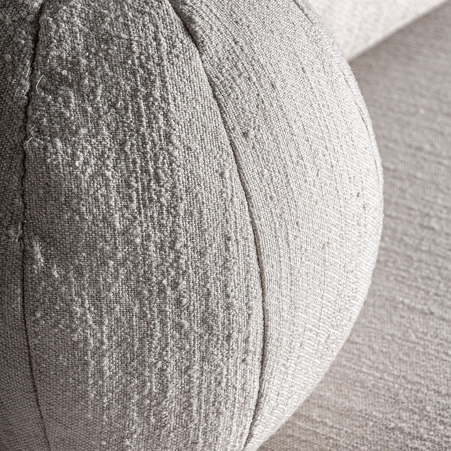 TRAUN kanapé hengerpárna részlete, texturált szövettel