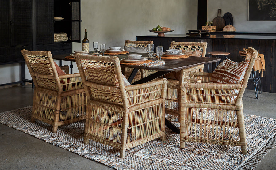 Bambuszból és rattanból készült, kézműves karosszék.