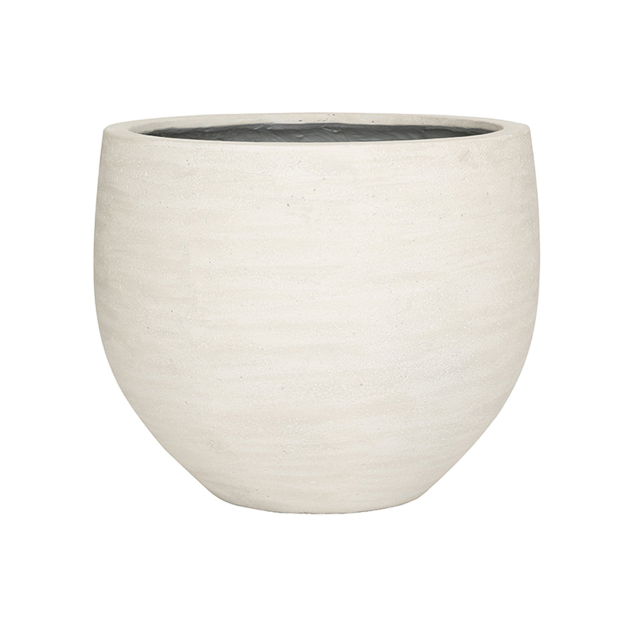 Urban Jumbo Orb S kaspó elefántcsont árnyalatban, gömbformájú, nagy méretű design kaspó UV- és fagyálló kivitelben.