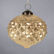 Elegáns megjelenésű, antik aranyszínű, toboz formájú üveg karácsonyfadísz.