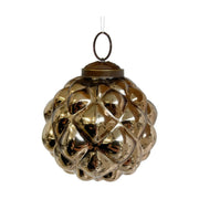Tobozgömb formájú, antikolt felületű, sötétarany színű, kézműves üveg karácsonyfadísz.