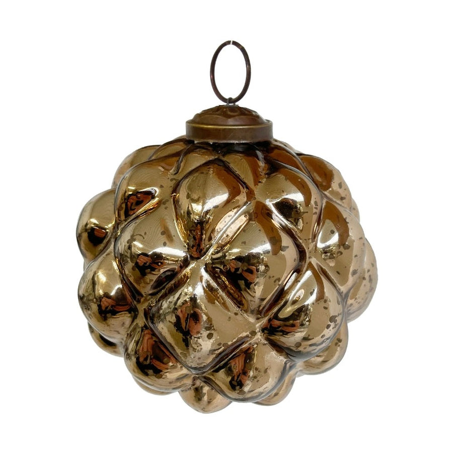 Tobozgömb formájú, antikolt felületű, sötétarany színű, kézműves üveg karácsonyfadísz.